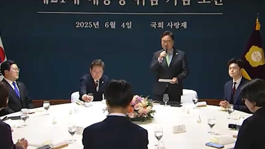 香港管家婆免费资料4949,我们宇宙或在黑洞中,整体规划执行讲解_投资版V9.99